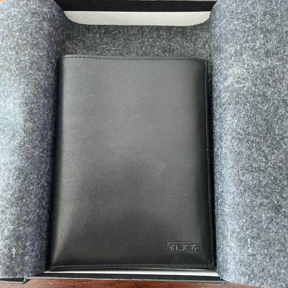 Tumi passport case 01771D - Picture 1 of 6